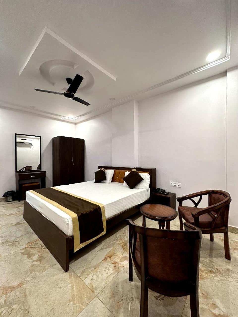 Grand Pearl Hotel & Banquet Λάκναου Εξωτερικό φωτογραφία